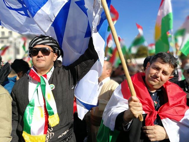 به‌ وێنه‌.. پشتيوانى كوردانى سويد له‌ ريفراندۆمى سه‌ربه‌خۆيى كوردستان ببينه‌